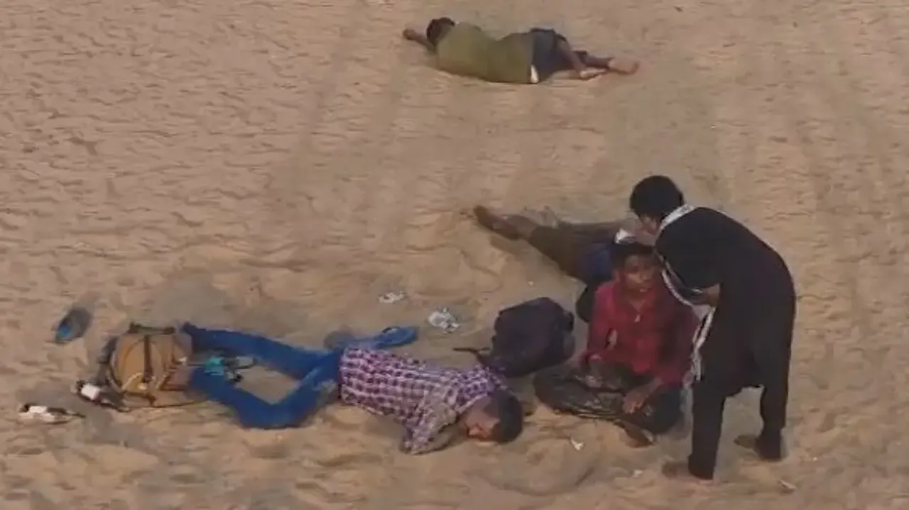 Alert lifeguards foil beggars’ bid to loot tourists on Puri beach