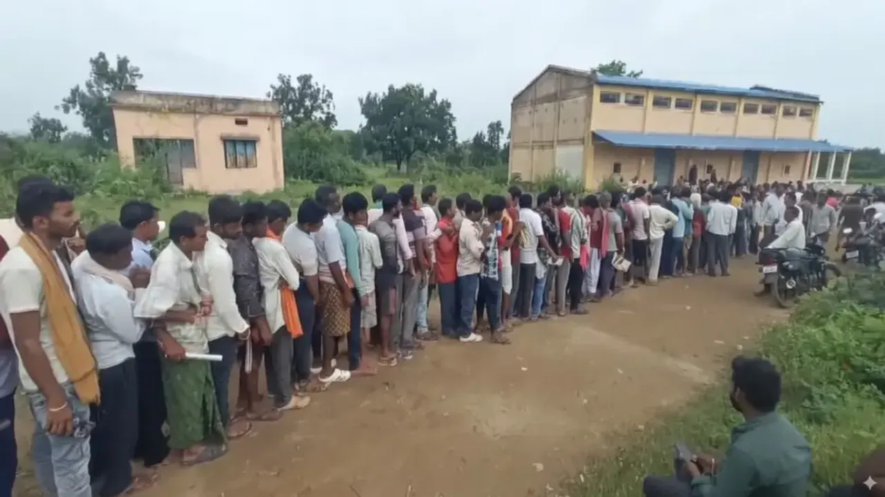 Farmers wait in long queues in Kalahandi for fertiliser amid shortage fears