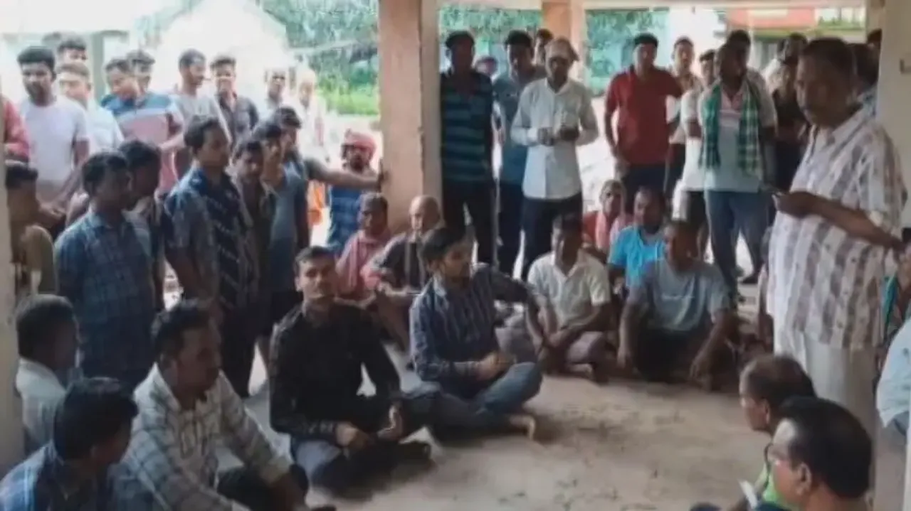 Farmers cry foul over urea distribution in Bargarh, accuse dealers of hoarding