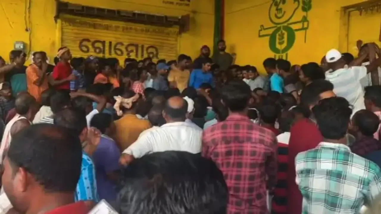 Agitated farmers block road in Deogarh over fertiliser shortage