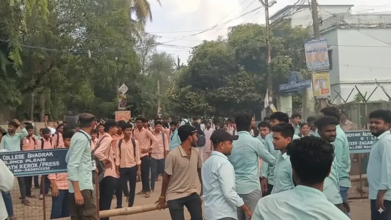 Student unrest continues at Bhadrak Autonomous College over display of banners