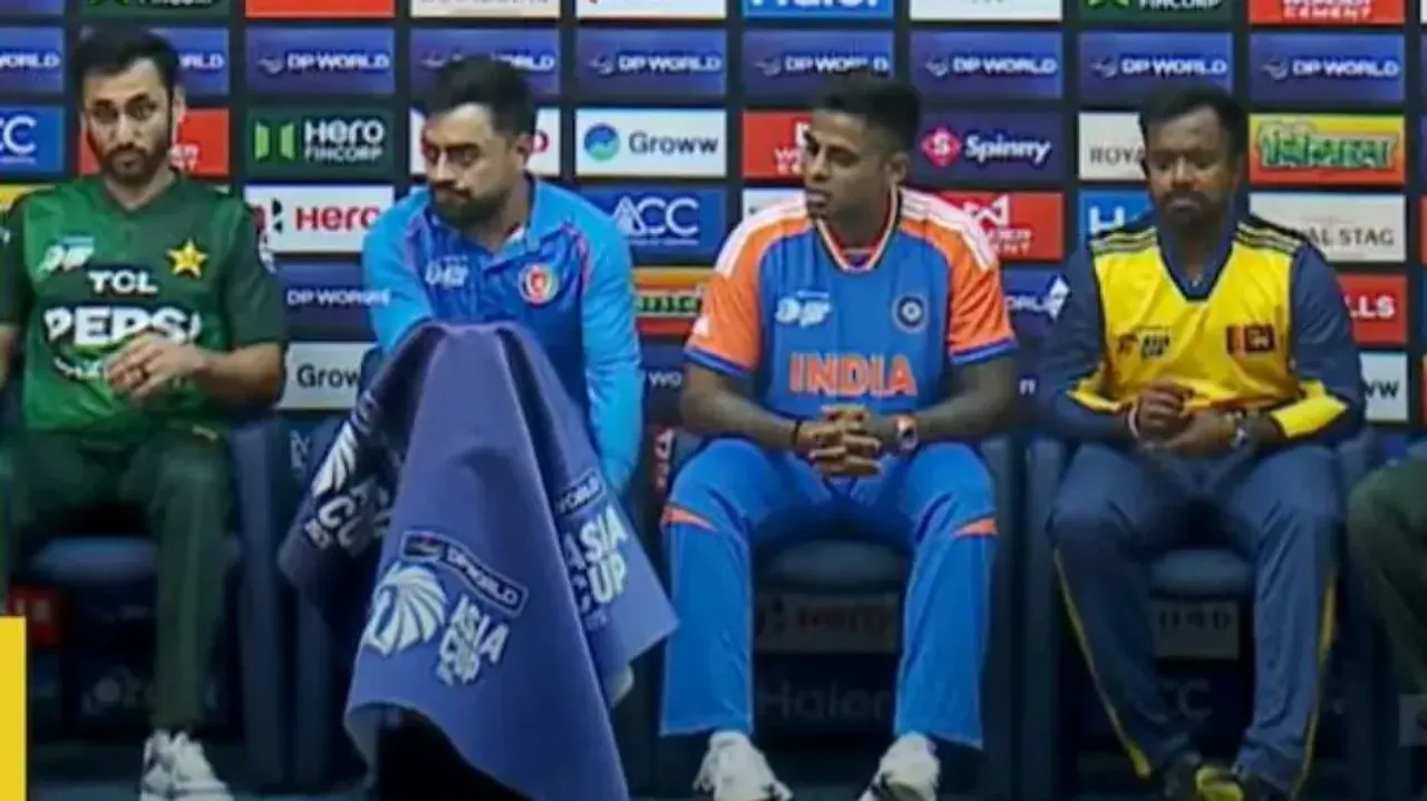 Press conference by captains