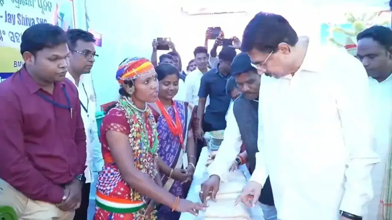 Odisha Guv visits remote Bonda tribal hamlet