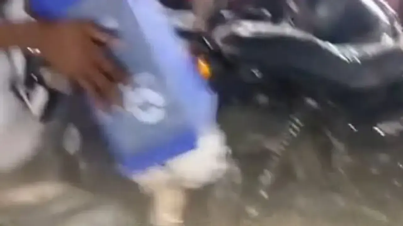 Shopkeeper litters public road, civic body dumps trash back at his doorstep