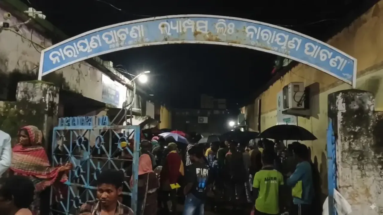 Several farmers wait at Narayanapatna in Koraput for fertiliser