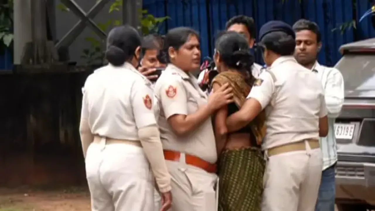High drama outside Odisha Assembly after woman creates ruckus, detained by cops