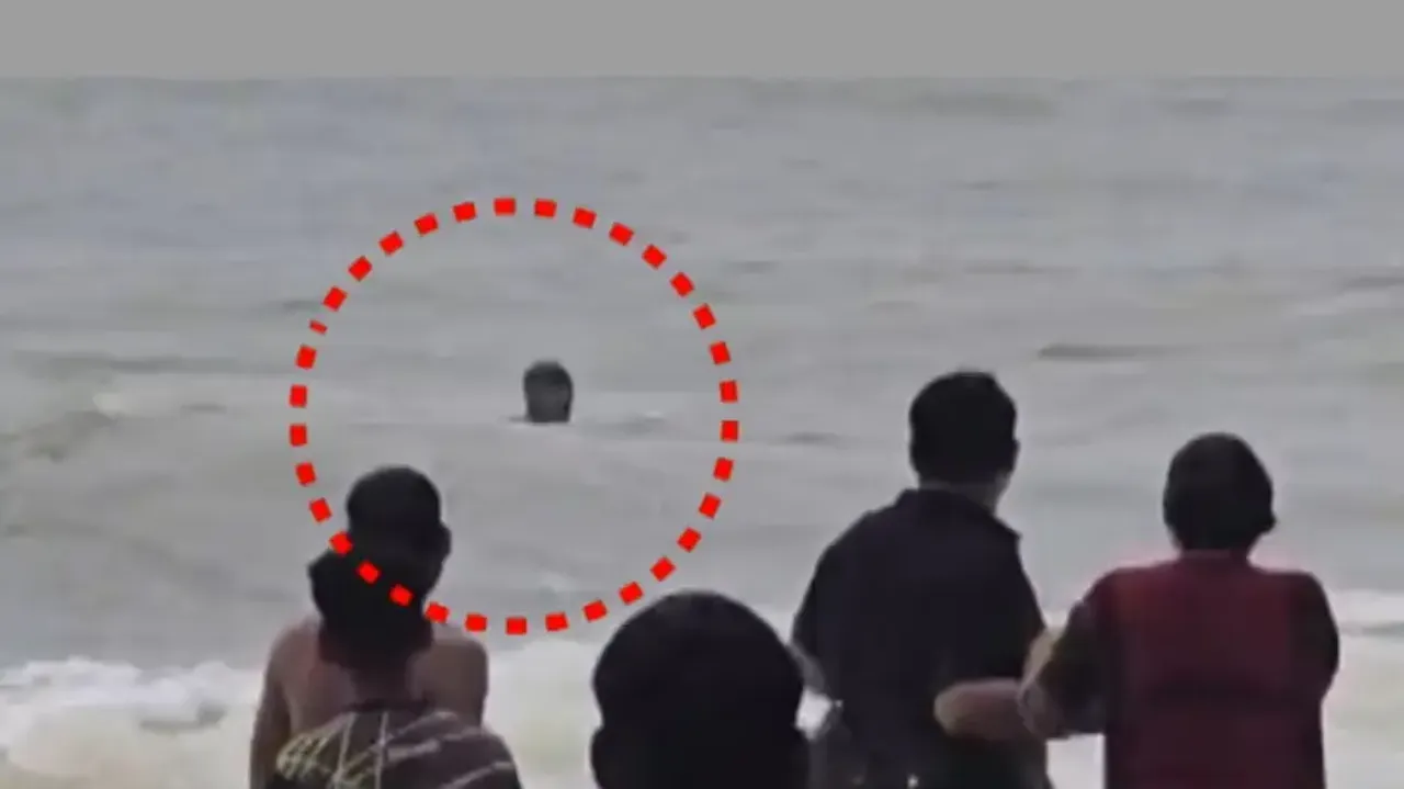 Tourist rescued by lifeguards while drowning in Puri sea