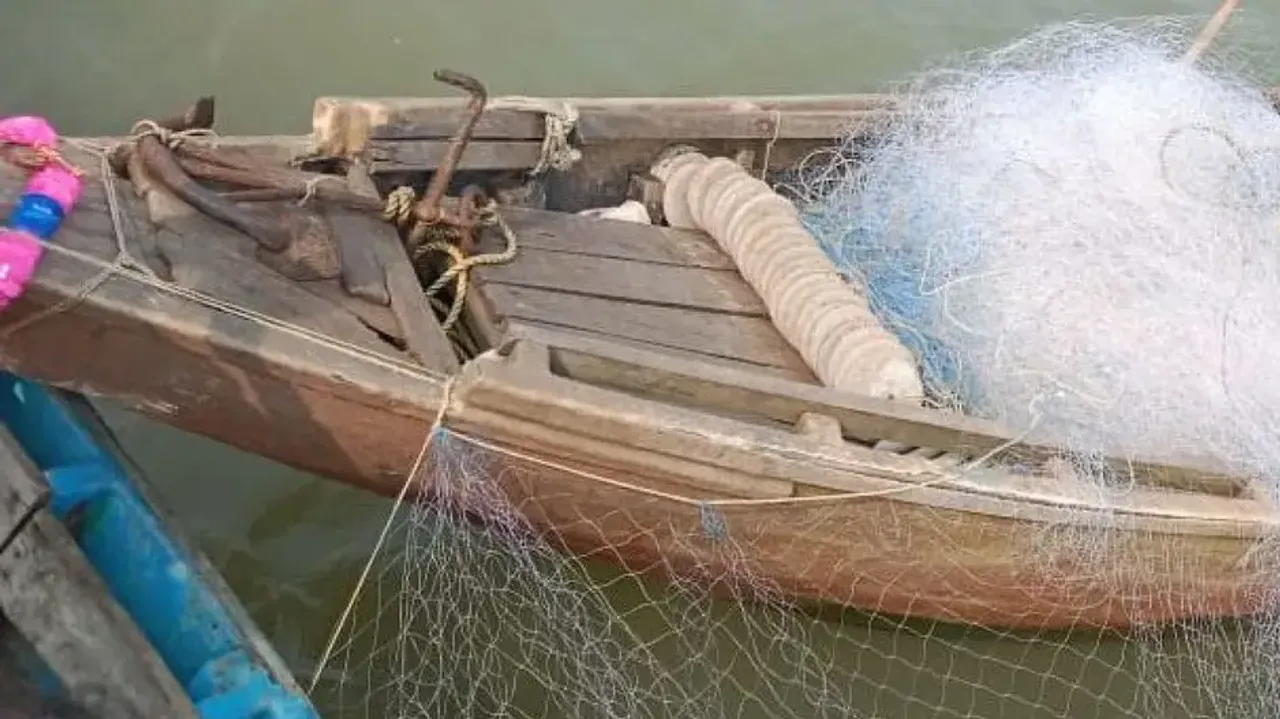 Father dies in 'lightning strike' while fishing in sea; son missing in Kendrapara