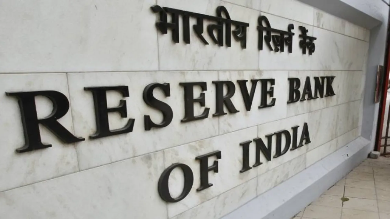 Near-term outlook of Indian economy fraught with risks: RBI