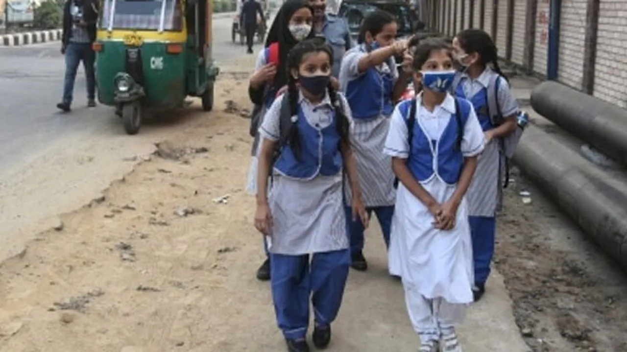 SC Slams Delhi Govt For Opening Schools Amid Severe Air Pollution
