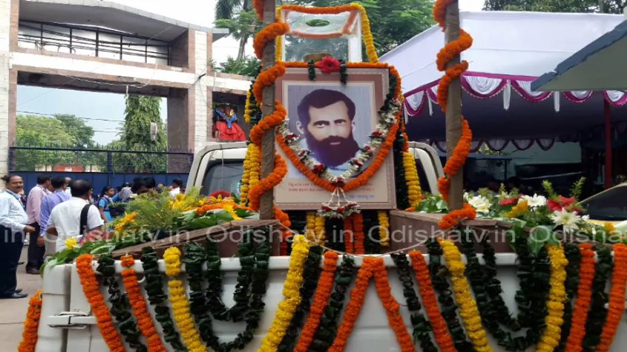 “Gopabandhu Jyoti Yatra” flagged off from Cuttack