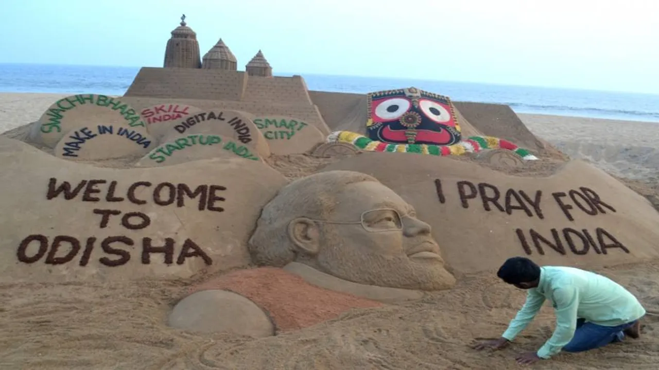 Sudarsan welcomes PM through sand art
