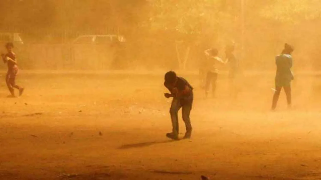 Dust storms claim 19 lives in UP, leave 48 injured