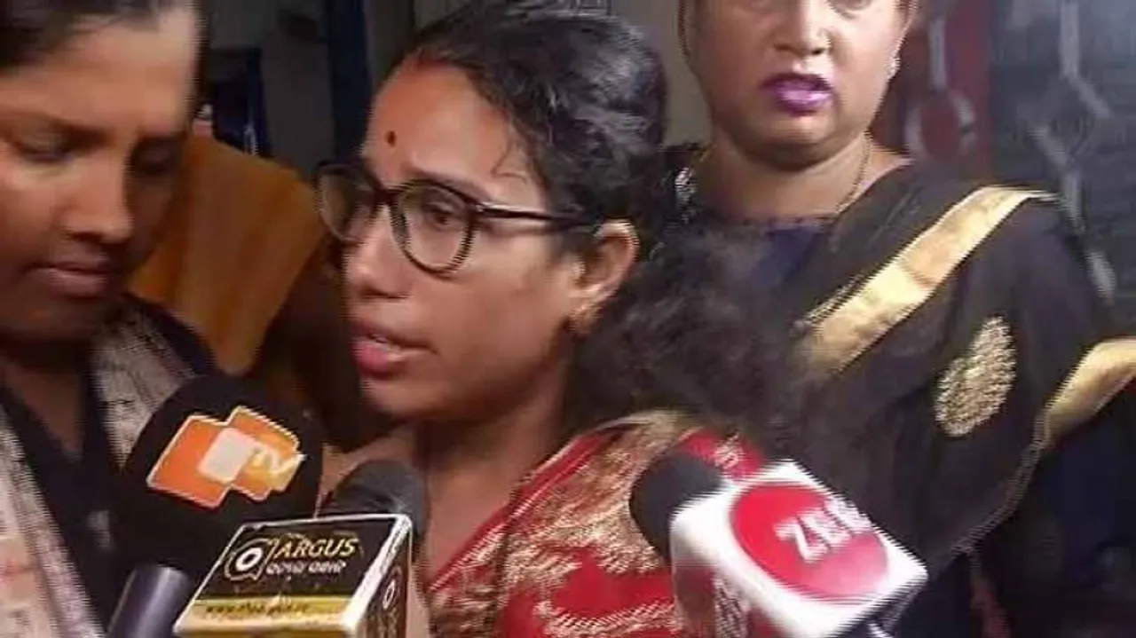 Woman picked up by cops from near Naveen Niwas while protesting against BJD MP Anubhav