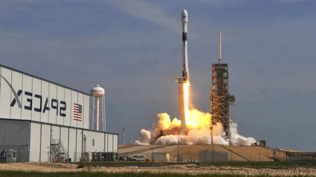 SpaceX launches 60 Starlink satellites