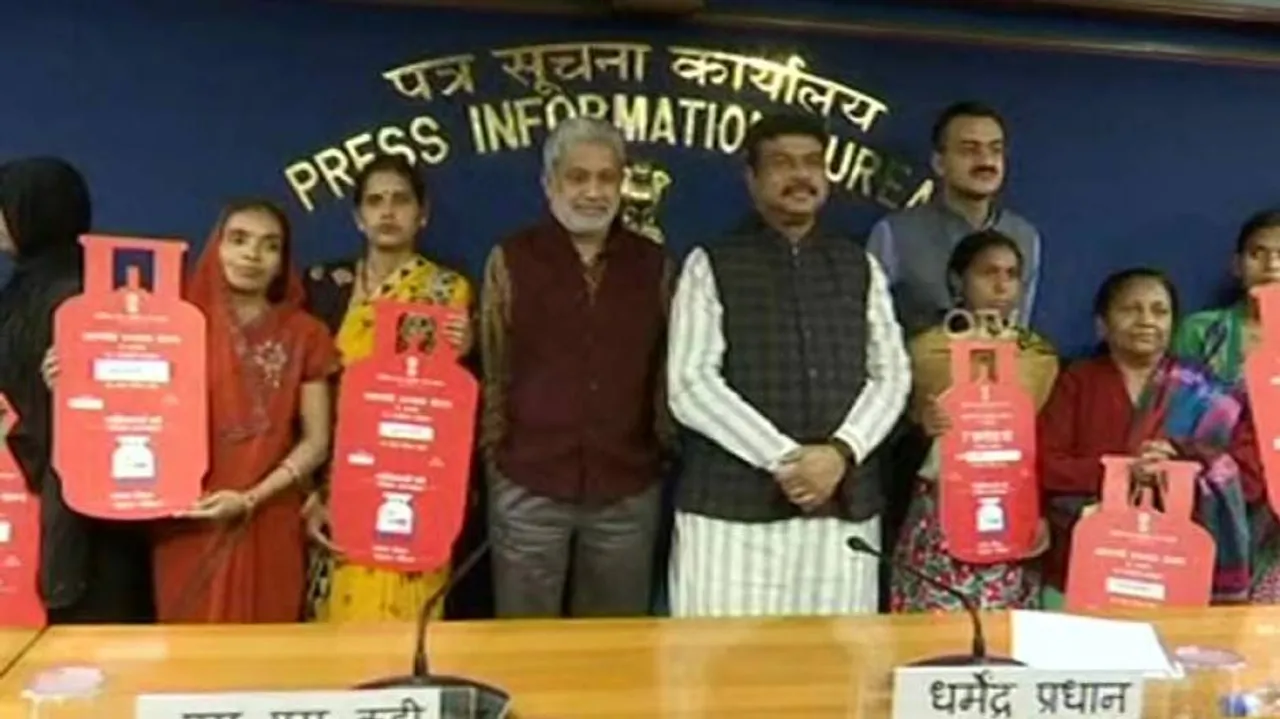 Govt achieves 87% of 8 cr free LPG connections target; gives out 7-croreth connection