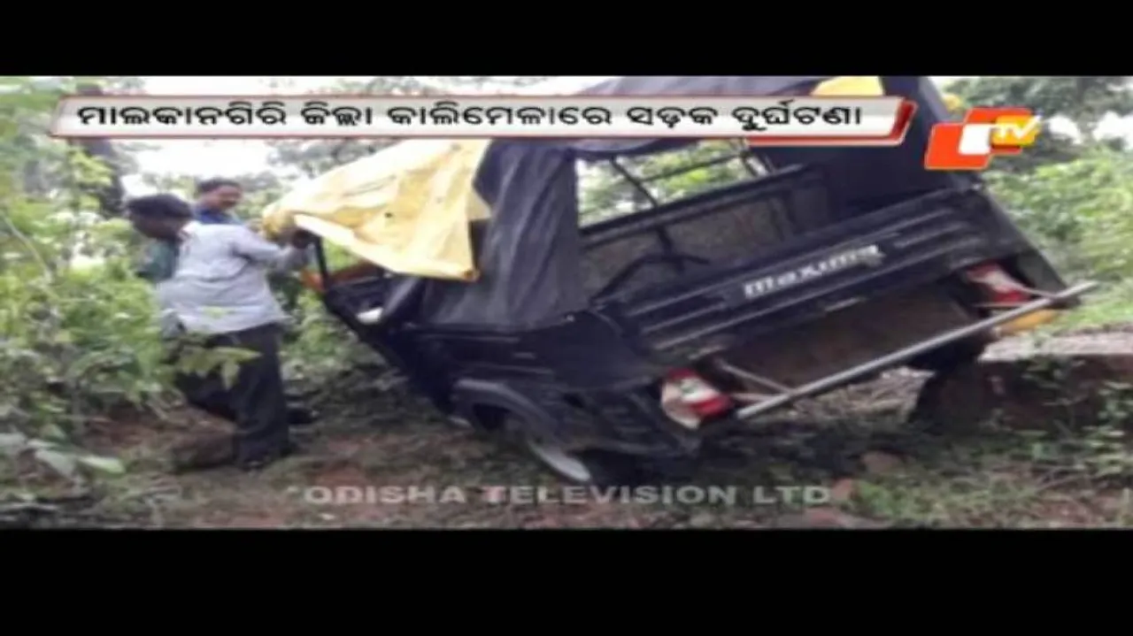 Six students, woman hurt in road mishap