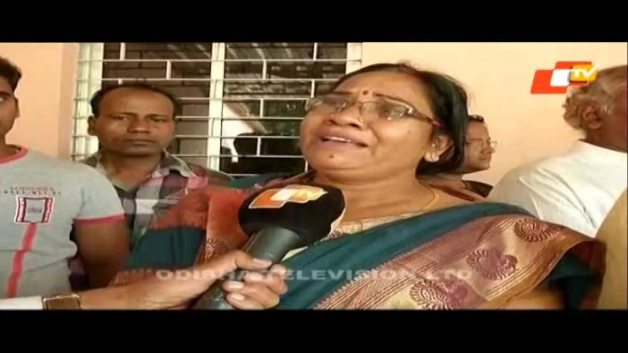 Lulu’s mortal remains arrive, cremation tomorrow