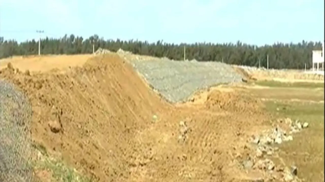 Jagatsinghpur: Poor quality construction of seawall alleged