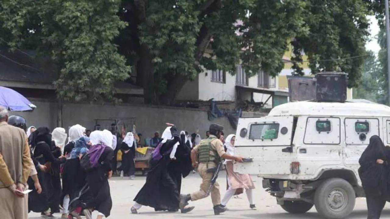 47 security personnel injured in clashes in Baramulla