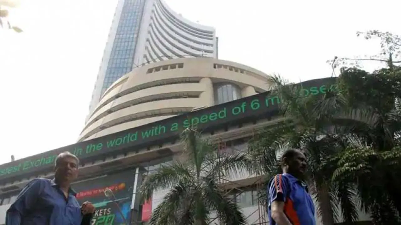 Sensex tanks over 400 pts on global selloff