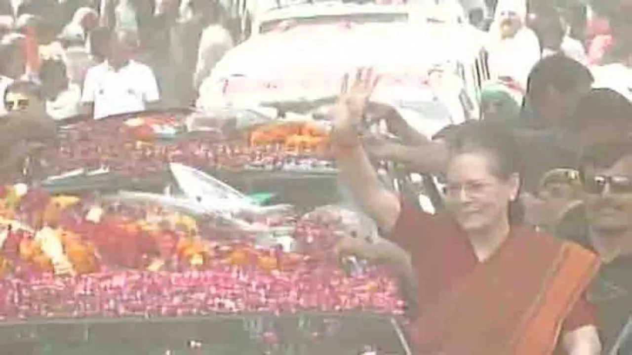 Sonia Gandhi kicks-off roadshow in Rae Bareli