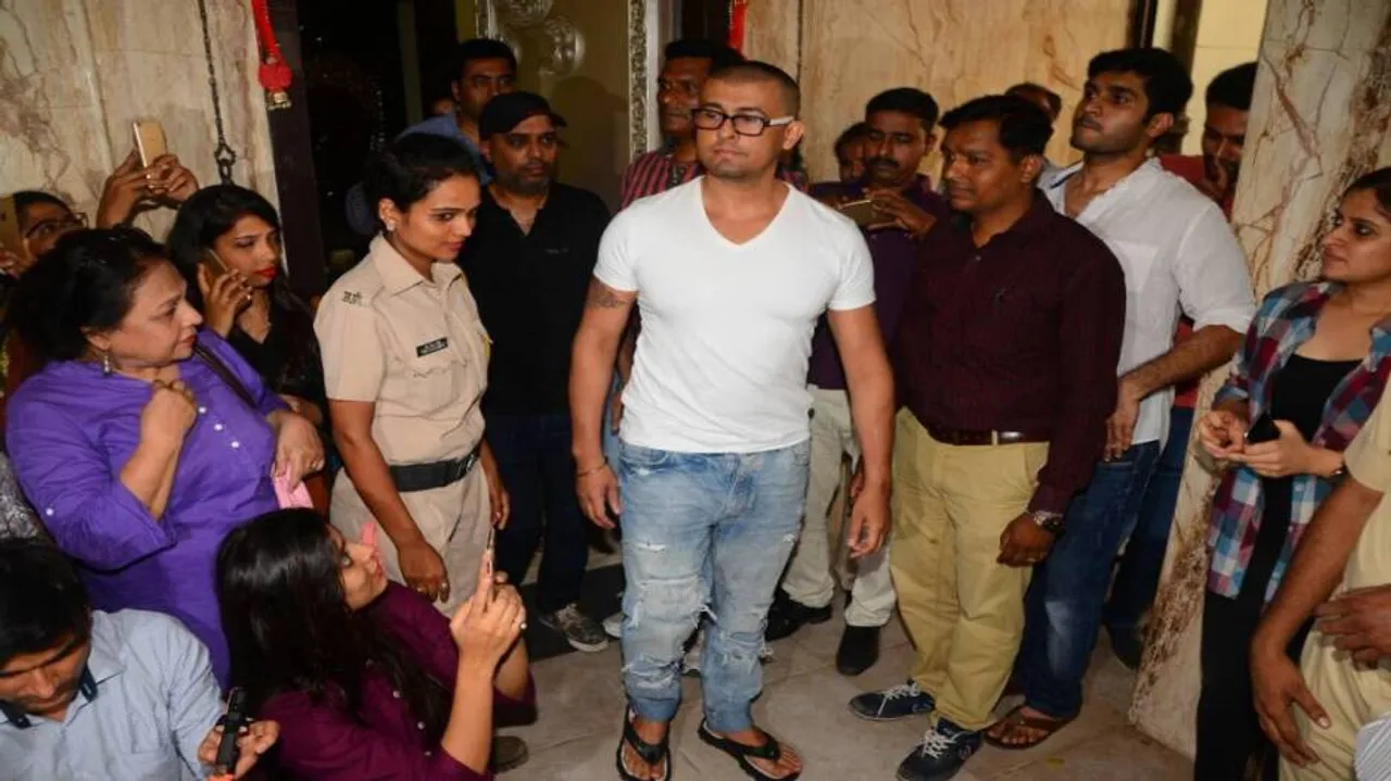 After offering to apologise, Sonu Nigam shaves off his head