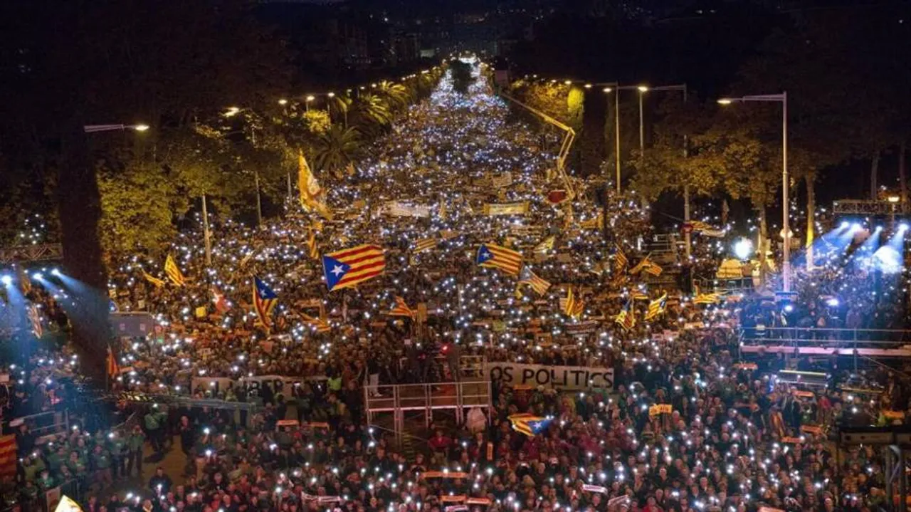 More than 750,000 march in support of Catalonia
