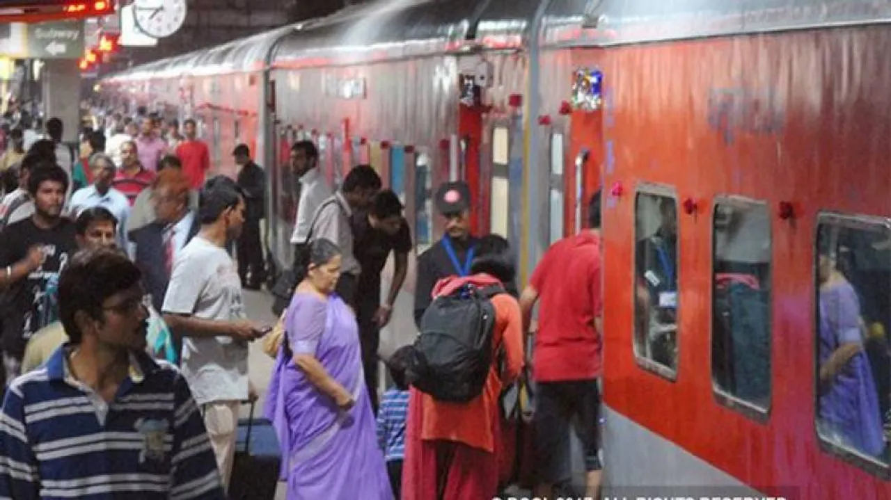 Passengers of Rajdhani, Shatabdi to get SMS if train late by over 1 hr
