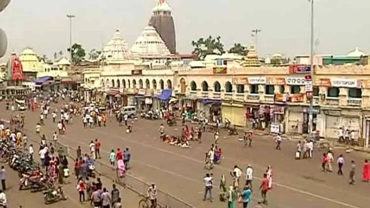 Curbs imposed on parking & make-shift stall owners on Puri Badadanda