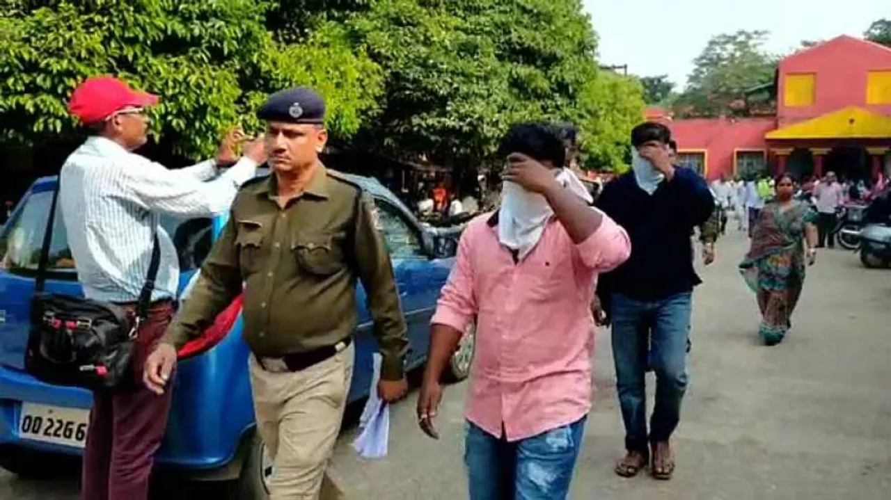 Station Master Among 3 Arrested For Theft From Train Parcel Van