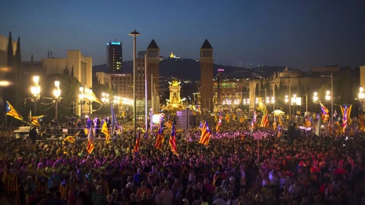 Thousands take to Barcelona streets ahead of Catalonia referendum
