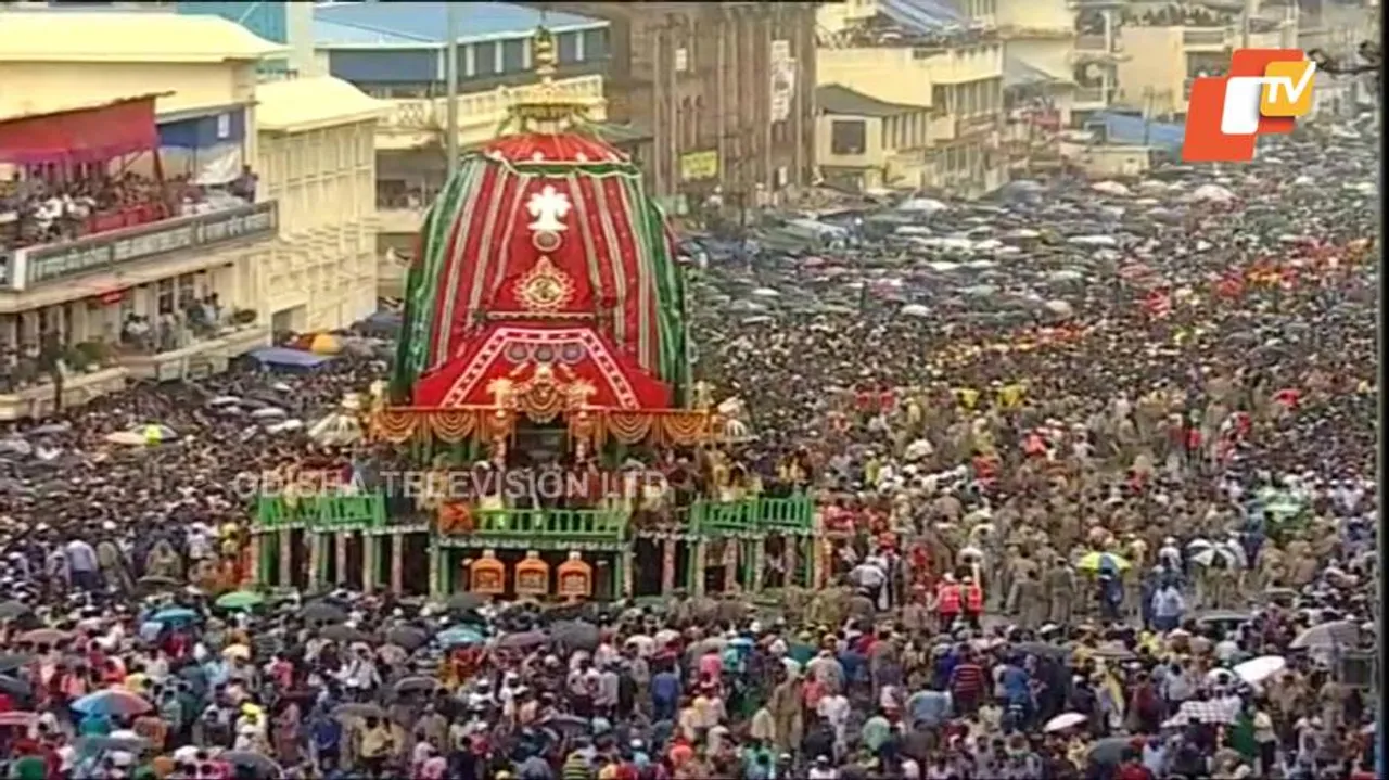 Divine spectacle: Deities & devotees meet each other as chariots roll on..