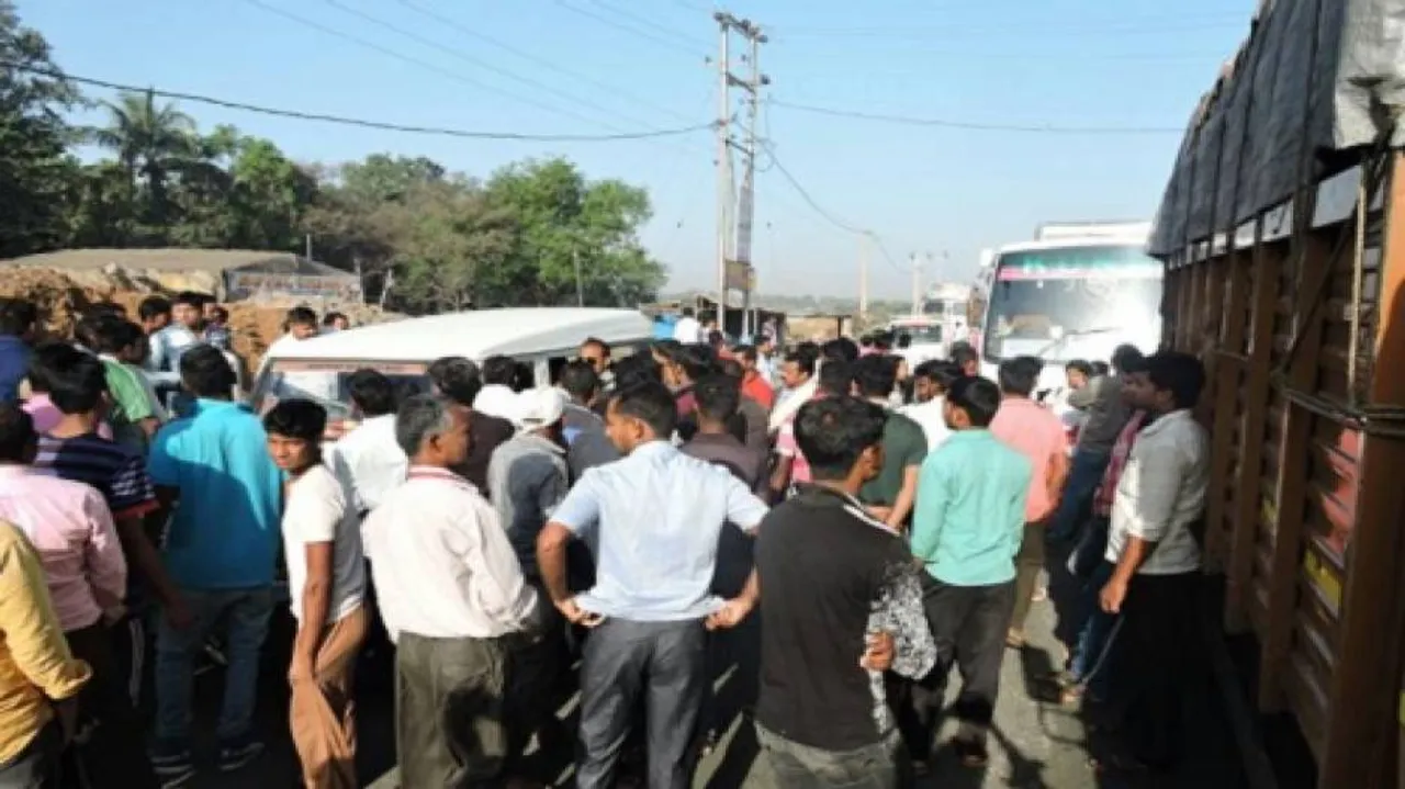 Newspaper hawker dies in road mishap; locals block NH  