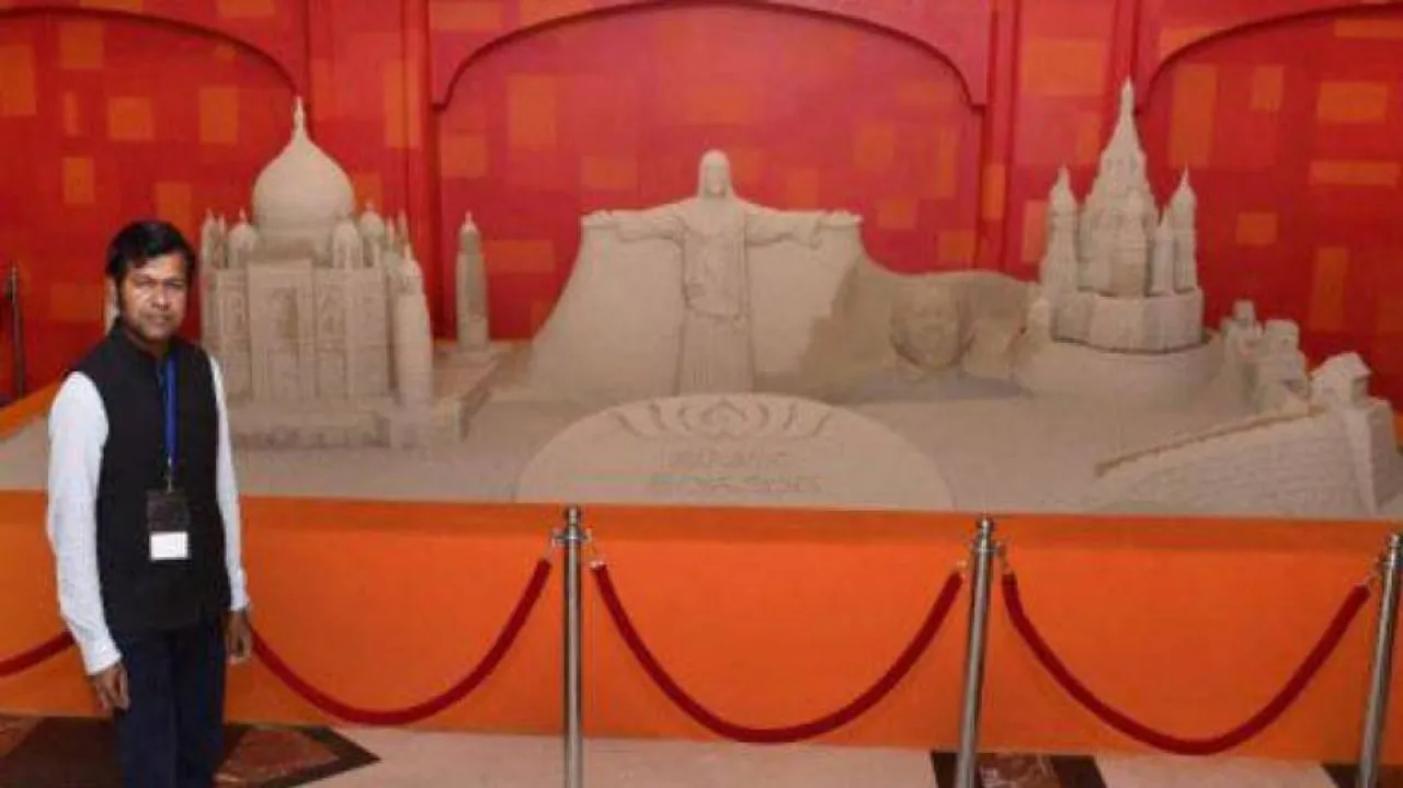 BRICS leaders praise Sudarshan's 'sand monuments' of five member nations