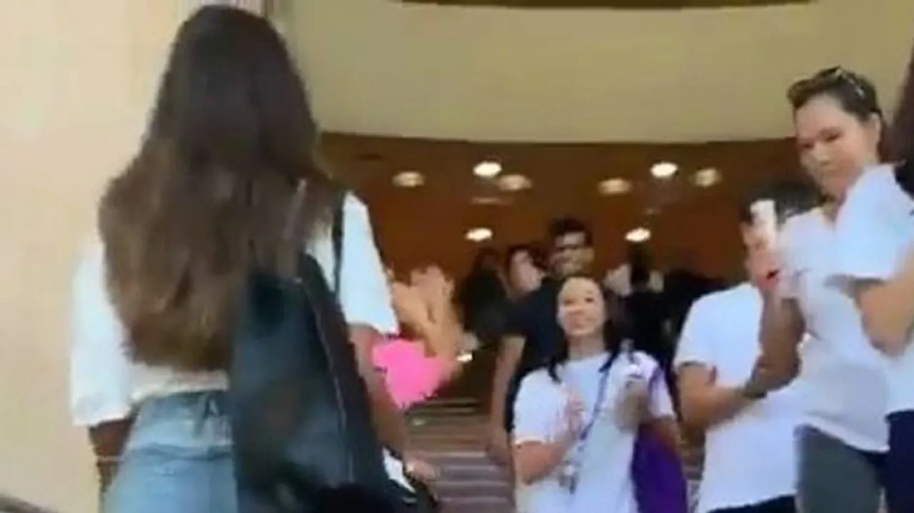 Shah Rukh Khan’s Daughter Suhana’s Day 1 At Foreign Varsity Grabs Limelight !