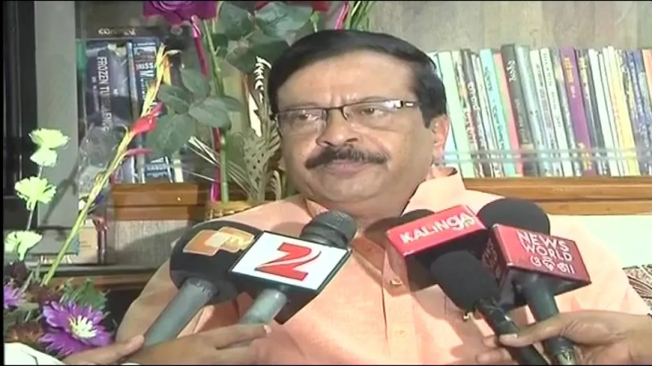 Suresh Pujari slams Agri minister for ‘false’ data on farmer’s suicide