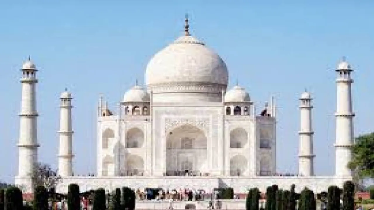 In November, see Taj Mahal up close from a hot air balloon