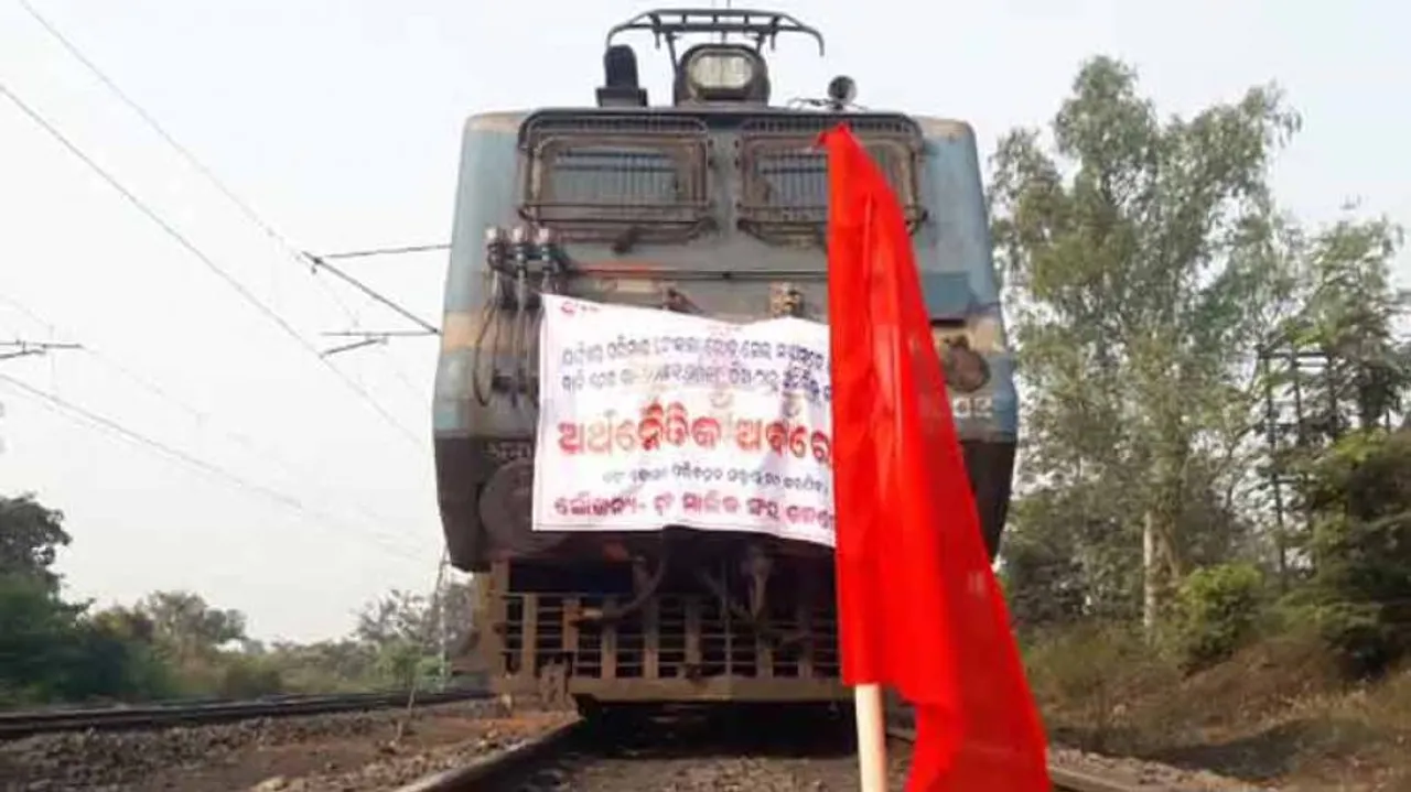 Truckers resort to indefinite economic blockade in Talcher