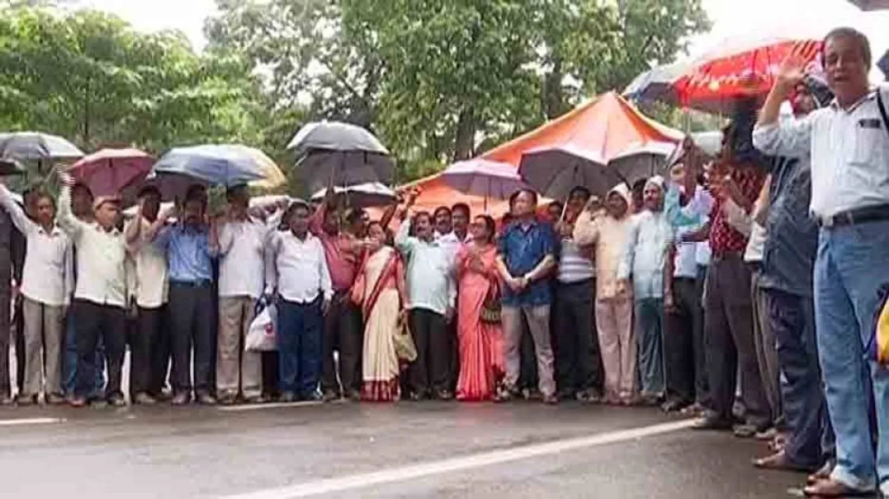 Agitating Odisha teachers refuse to budge, strike enters fifth day