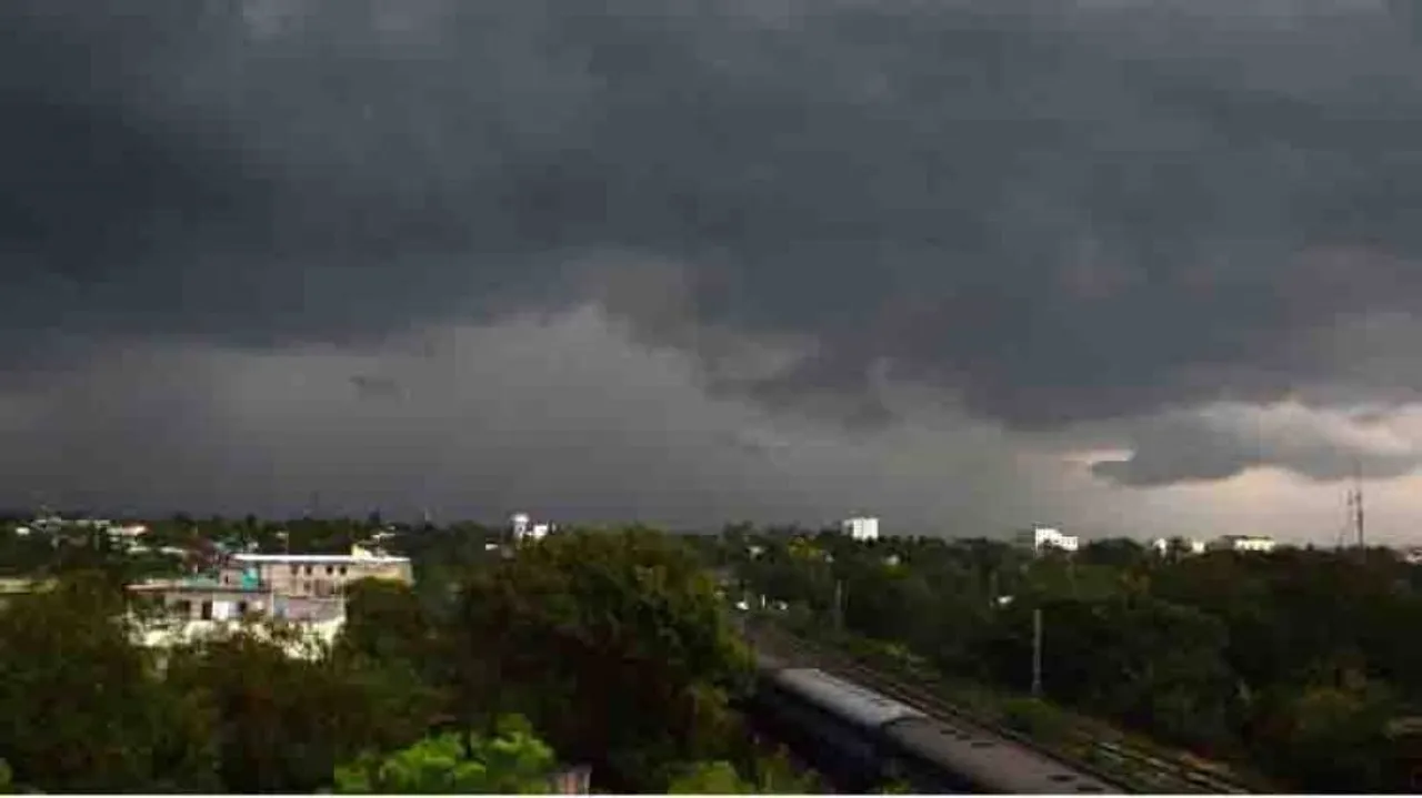 IMD Forecasts Thunderstorm Activities For Odisha Till May 6, SRC Issues Alert