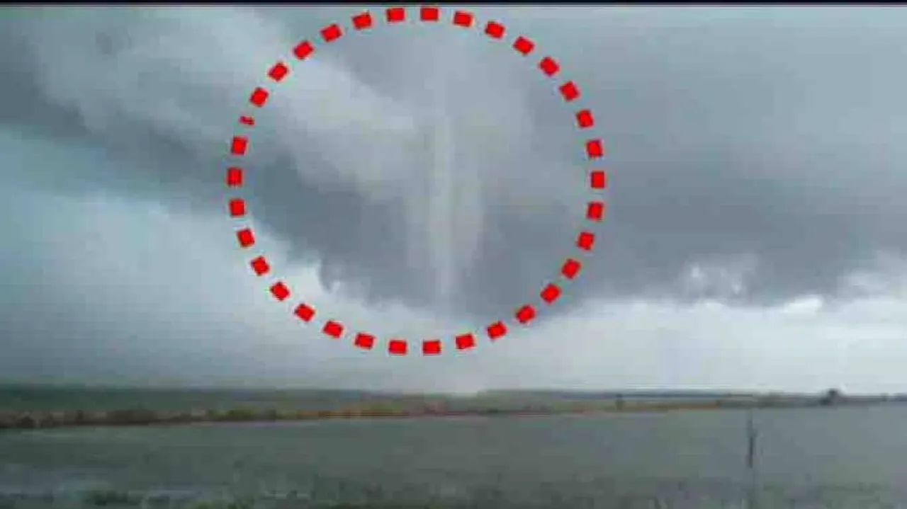 Whirlwind caught on cam in Chilika