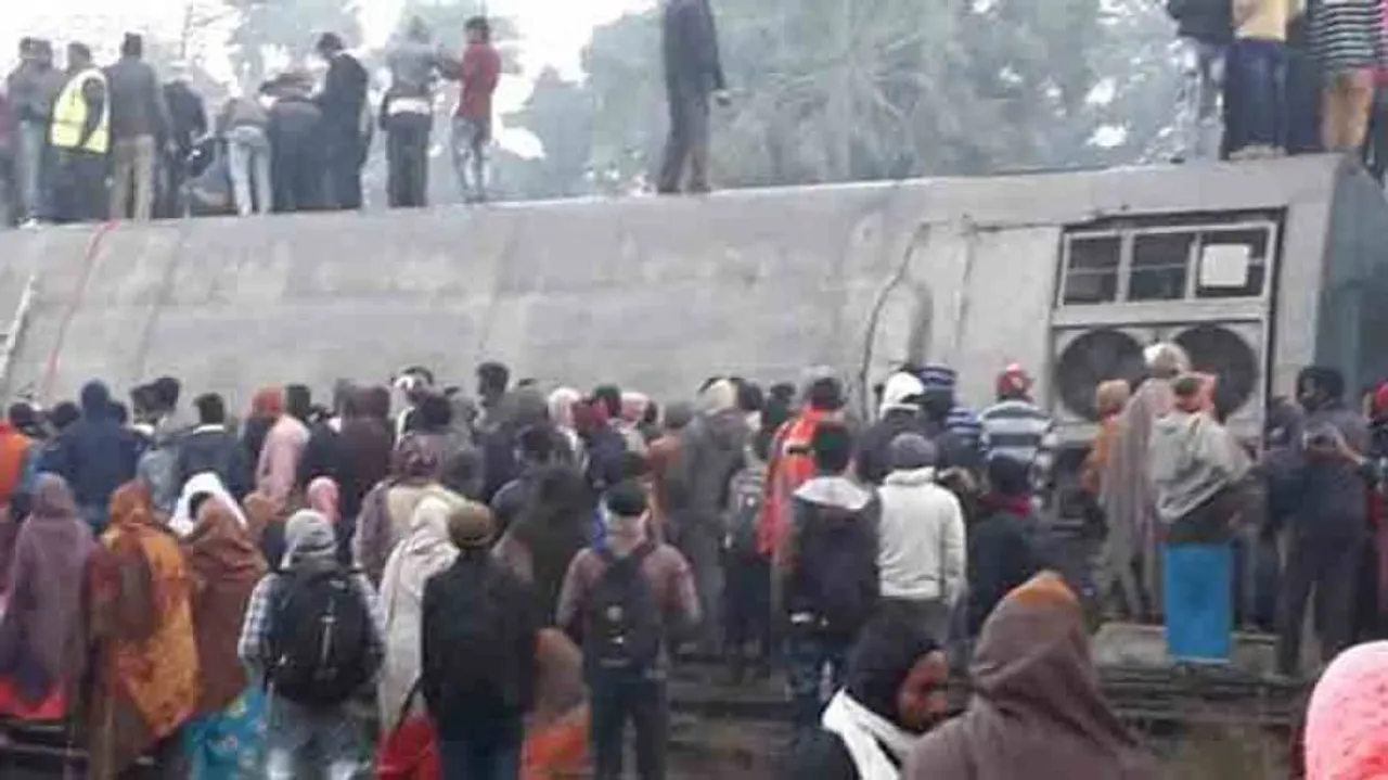 7 killed as 11 coaches of Seemanchal Express derail in Bihar