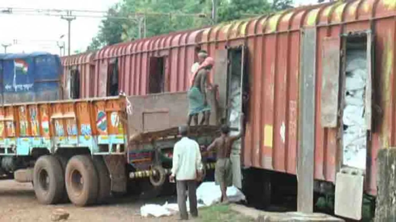 Odisha sends 500 mt of polythene sheets to flood-ravaged Kerala