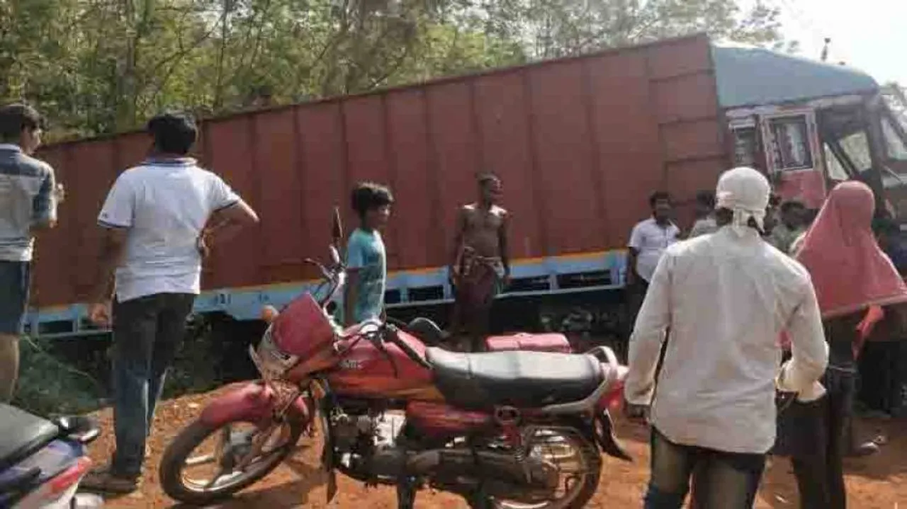 Five cattle killed as truck skids off road in Dhenkanal