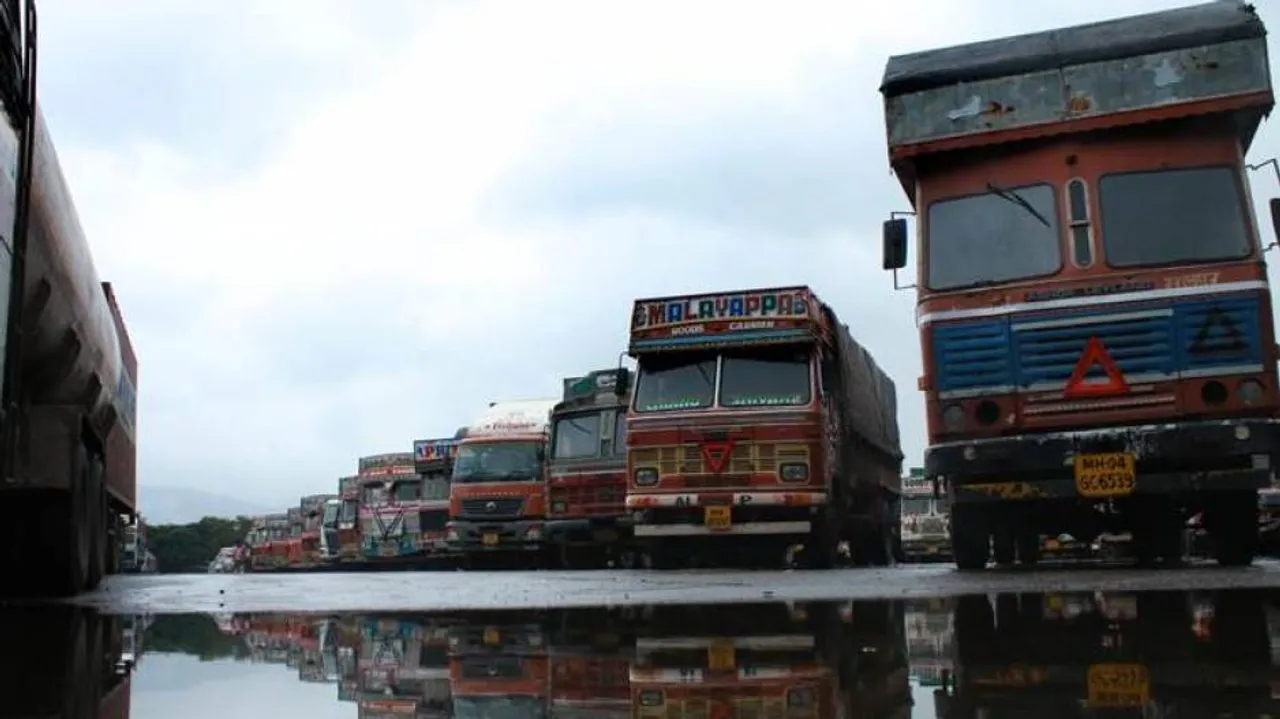 Truckers call off strike after Centre assures to look into demands
