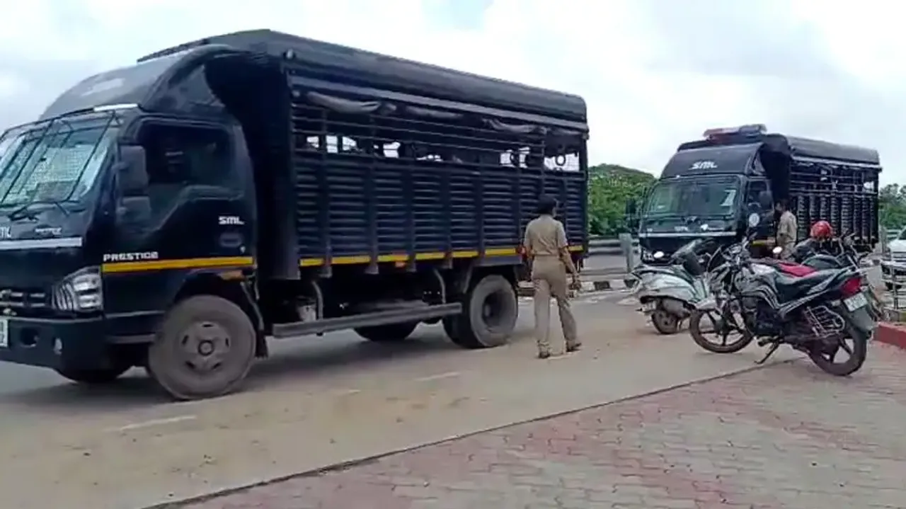 Odisha bandh: Protesters halt vans carrying under-trial prisoners in Bhadrak