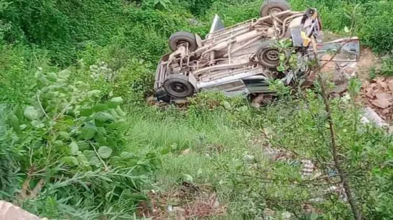 9 children dead as school van falls into gorge