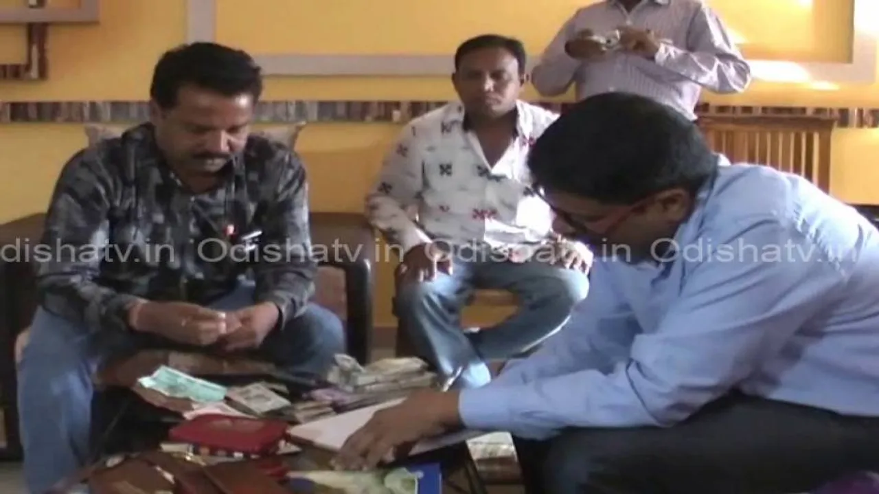 Vigilance raids school headmaster in DA case