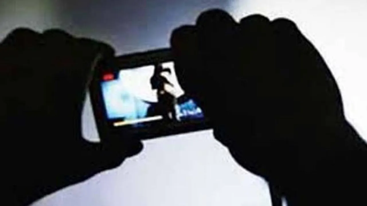 Odia actor uploads girlfriend’s obscene pictures on Facebook